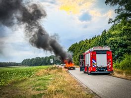 Auto gaat in vlammen op in Emmen