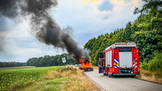 Auto gaat in vlammen op in Emmen Nieuws