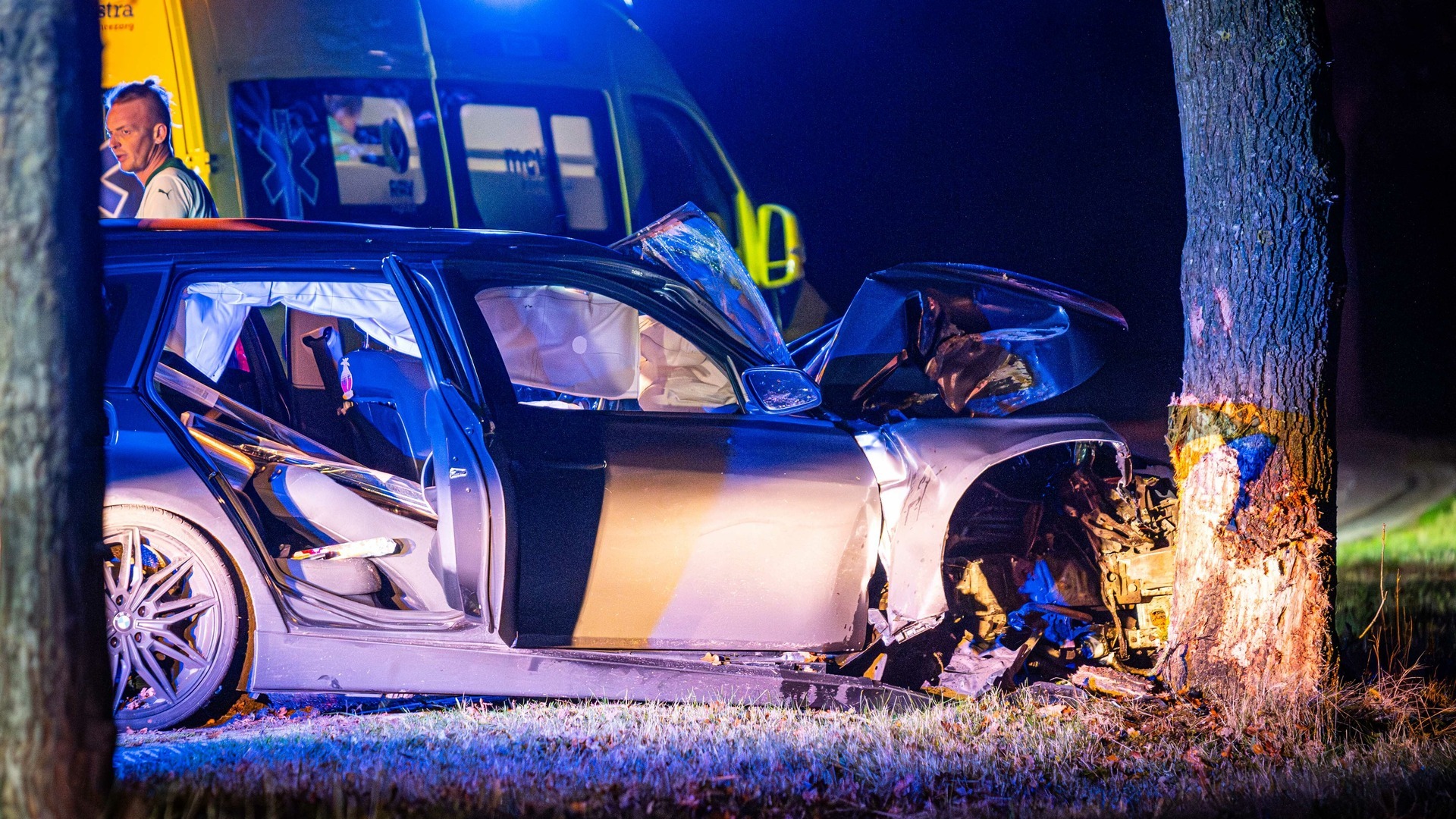 112-nieuws 21 November: Auto Botst Tegen Boom In Oldeholtpade - Omrop ...