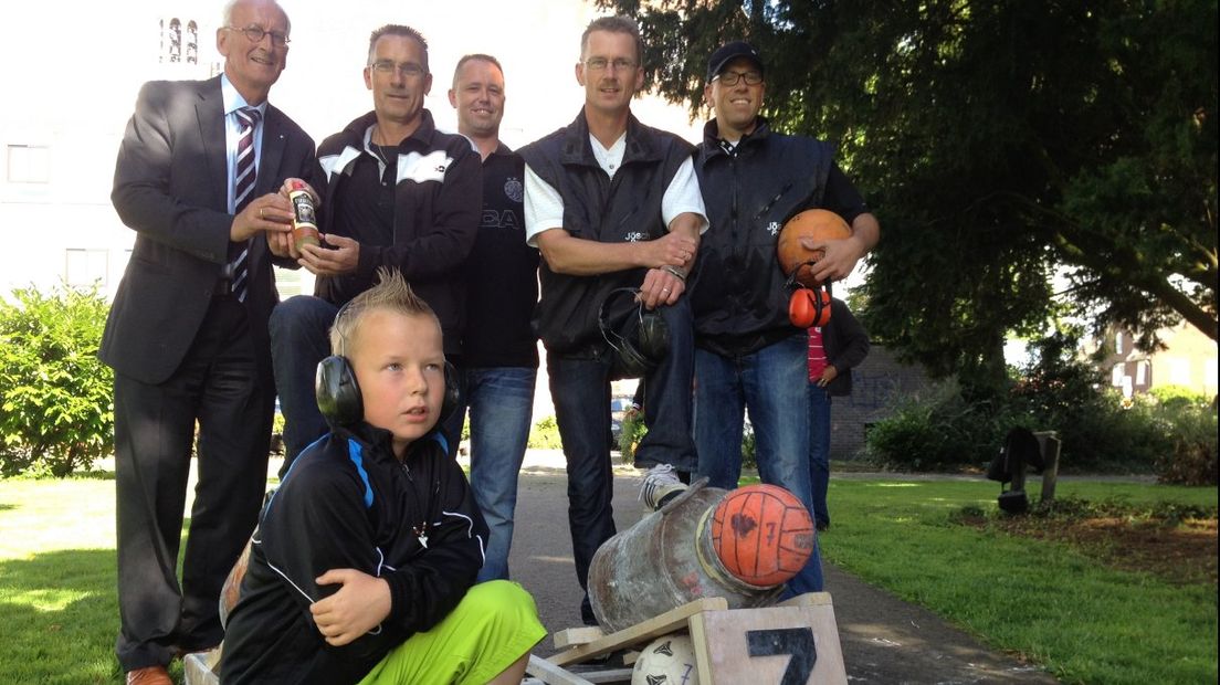 Wethouder Tom Bargeman en de carbidschieters