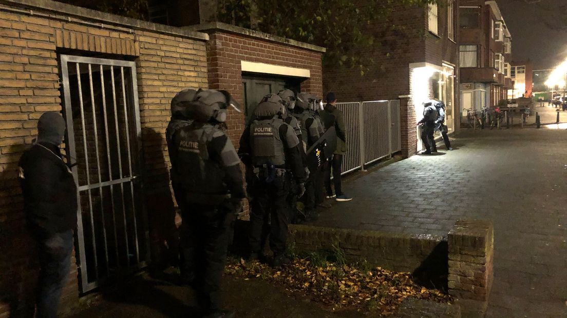 Een van de politie-invallen in Den Haag.