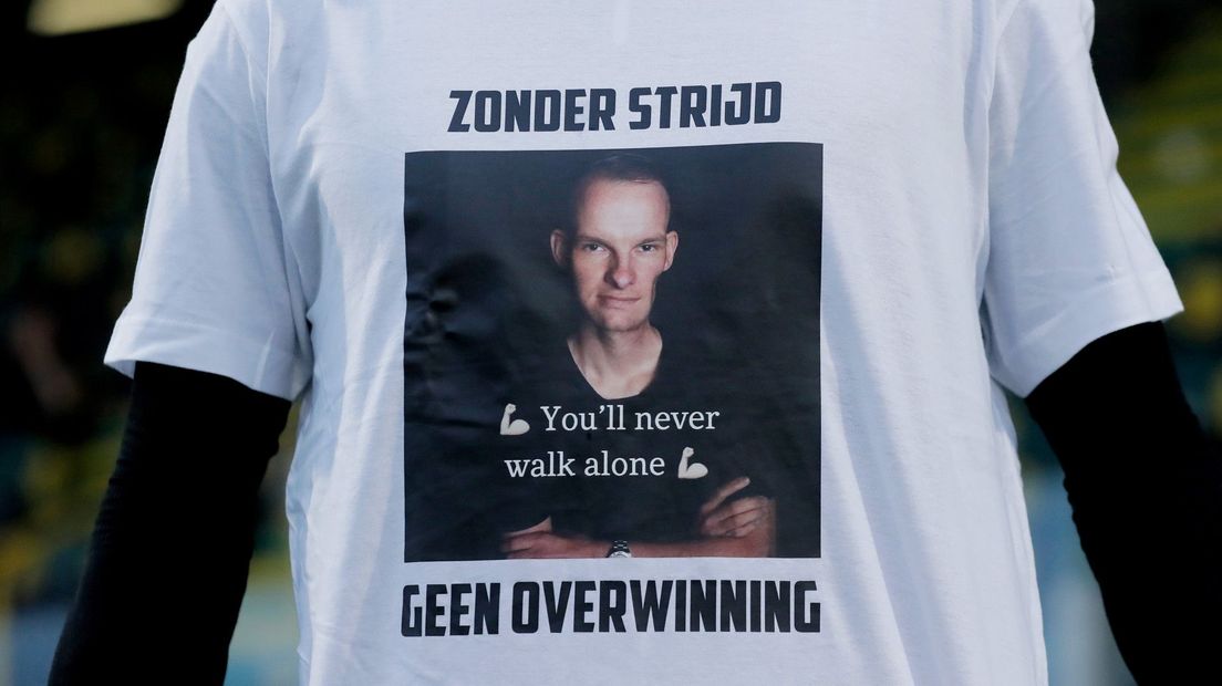 De ADO-spelers droegen speciale shirts in de warming-up