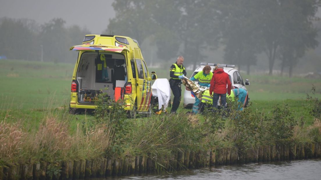 De jongen is uit het water gehaald (Rechten: Van Oost Media)