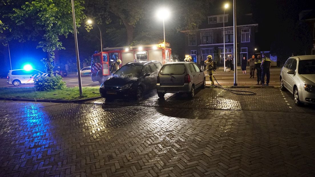 Het is wéér mis in Deventer: autobranden op exact dezelfde plek als zondag