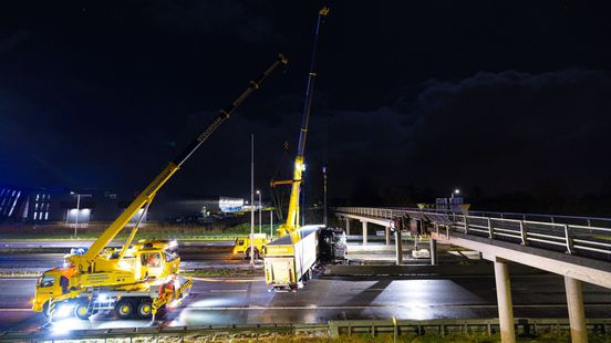 A28 dicht na ernstig ongeluk met vrachtwagen. A28 dicht na ernstig ongeluk met vrachtwagen.