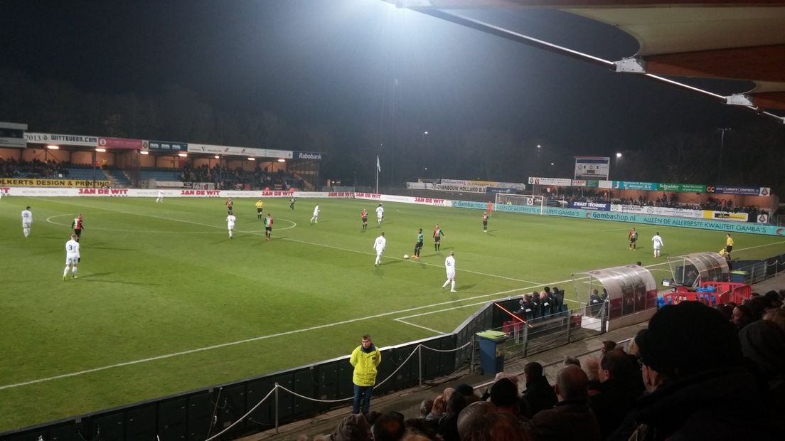 Matig NEC wint nipt bij zwak Telstar