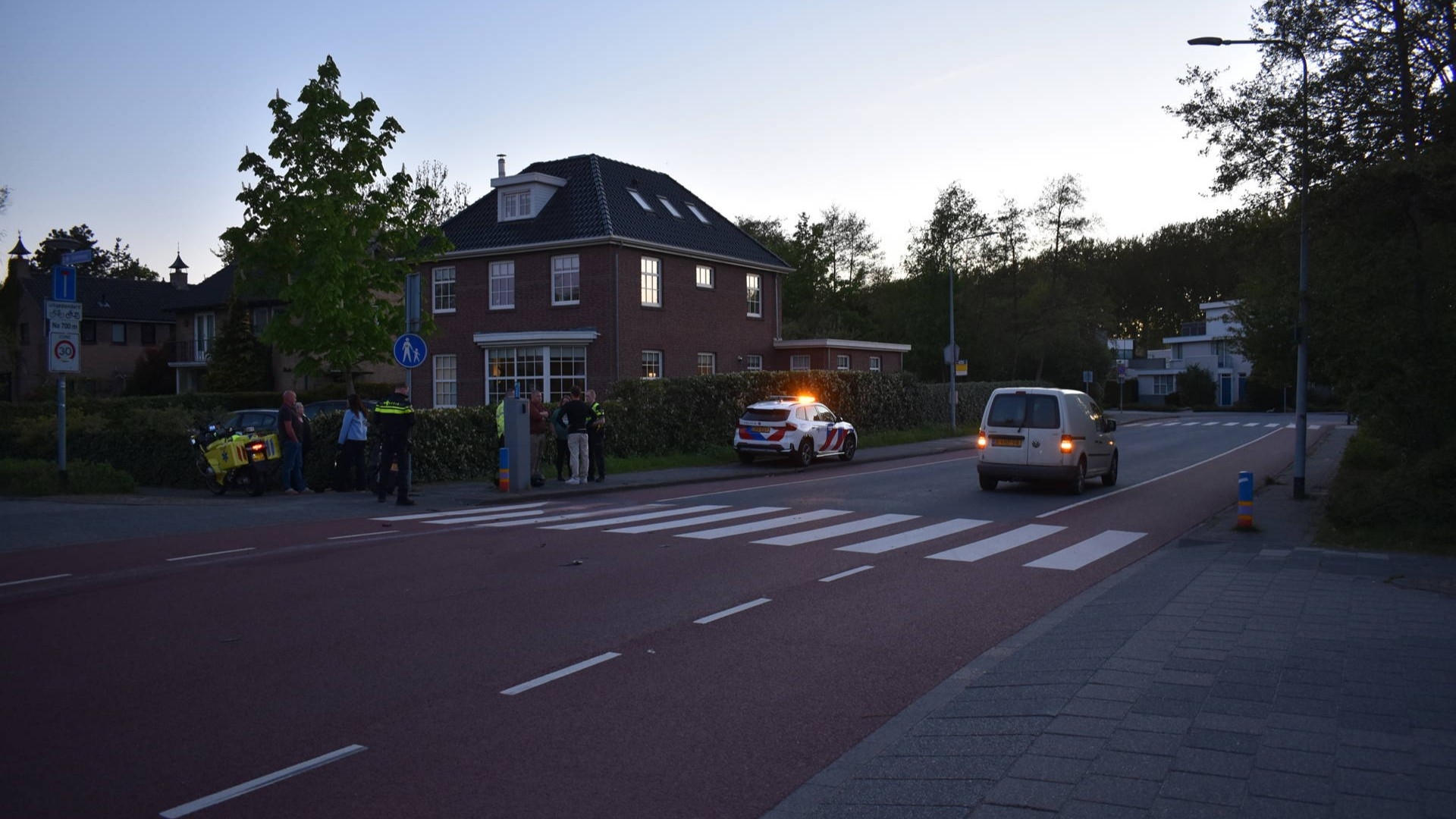 112-nieuws: Scooterrijder lichtgewond in Stad • Brand in herenhuis Veendam snel onder controle