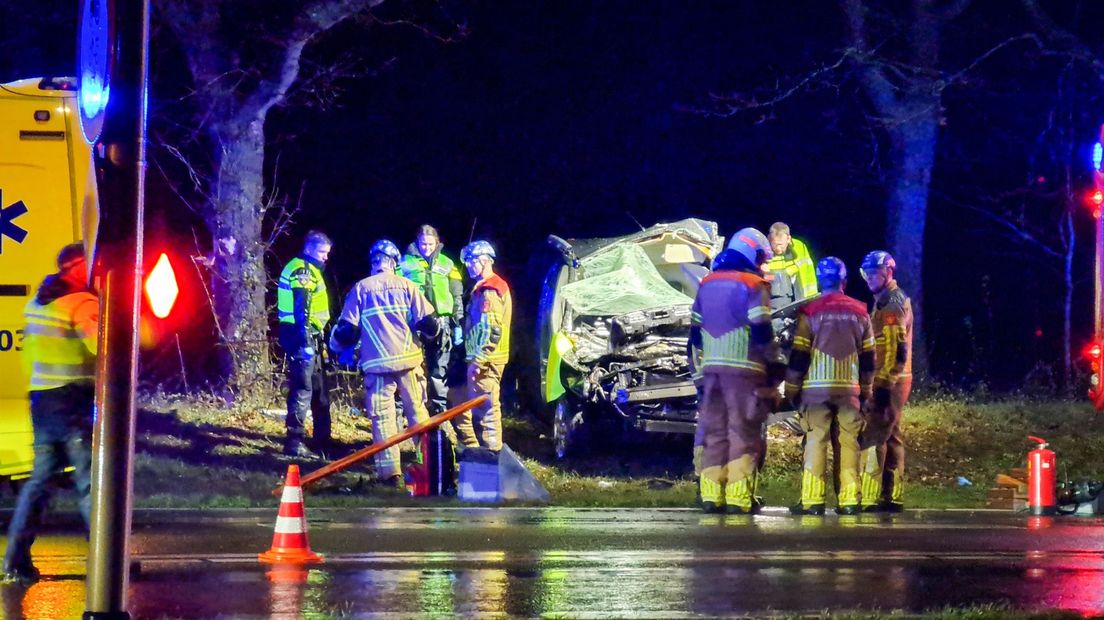 Bestelbus zwaar beschadigd bij ongeval op N346