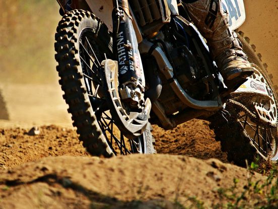 Omgekomen motorrijder was ervaren crosser, club Emmer-Compascuum komende dagen gesloten