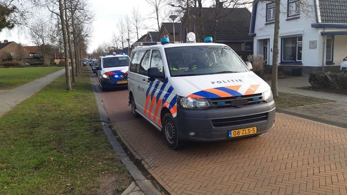 Een colonne van circa 130 auto's en politiemotoren trok woensdag naar Neede.