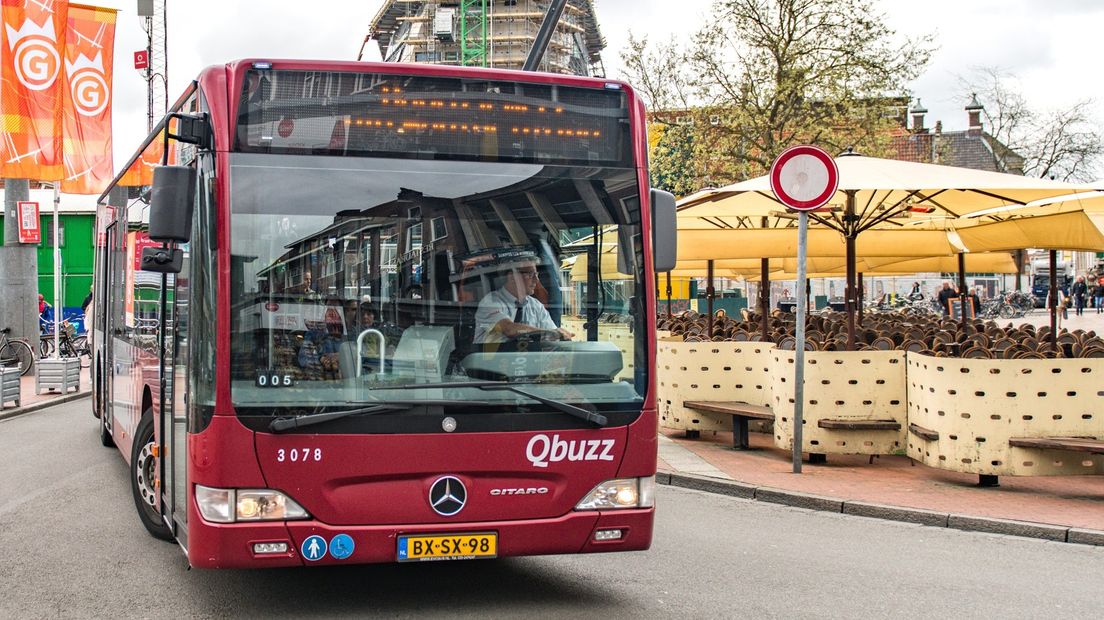 Een bus van Qbuzz