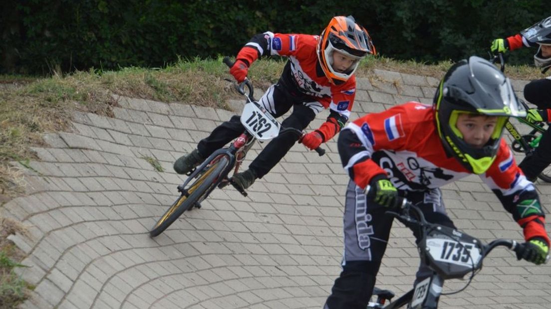 BMX'ers op de huidige baan van de FCCL