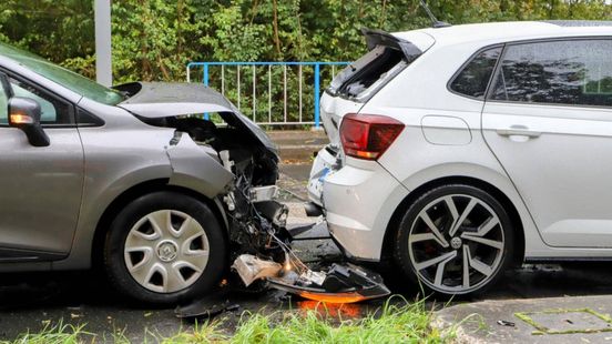 Airbags klappen uit bij botsing. Airbags klappen uit bij botsing.