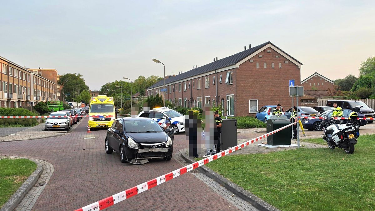Auto's botsen op kruising in Meppel, inzittende gewond