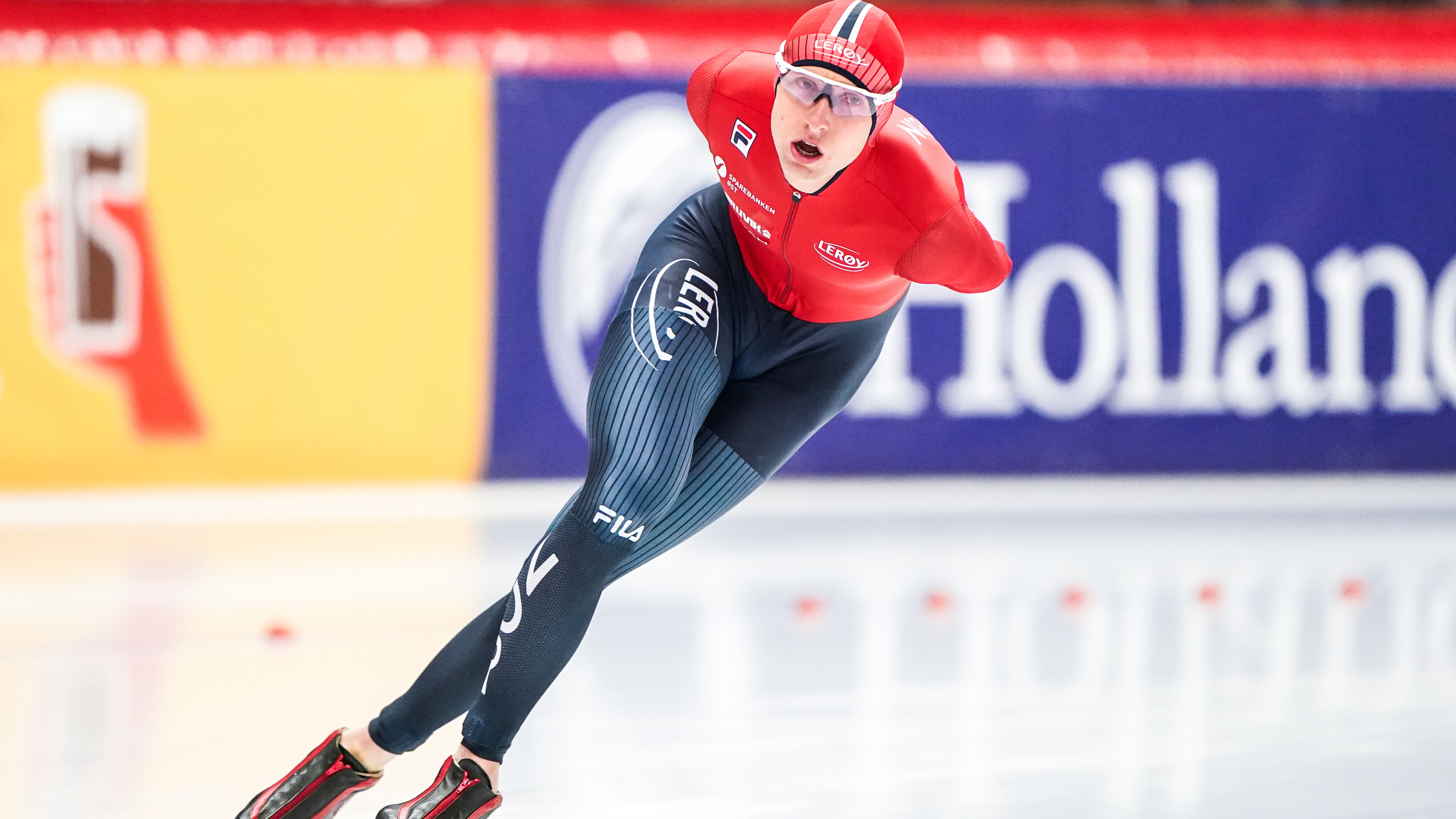 Sander Eitrem, ek yn de bochten mei de hannen op de rêch