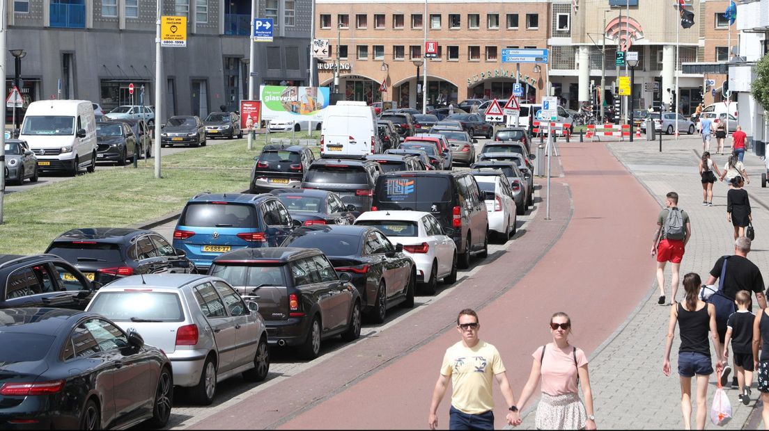 Drukte in de Zwolsestraat | Archief