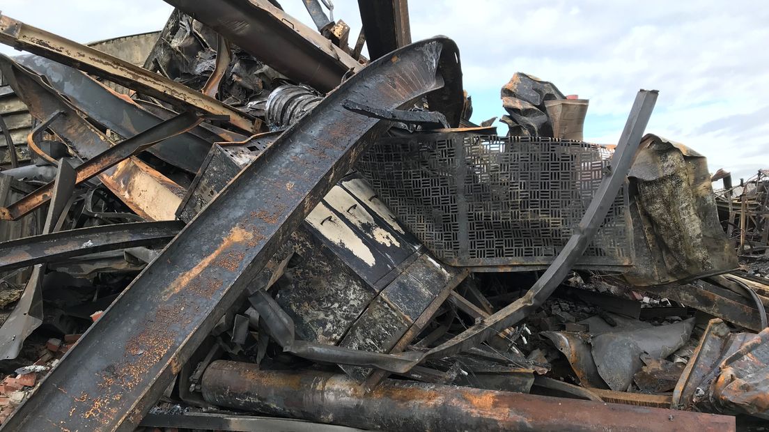 Afgebrand bedrijf twijfelt over herbouw in Sint-Maartensdijk