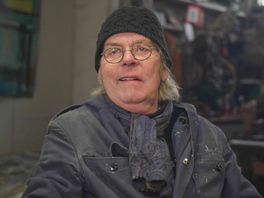 Harlinger kunstenaar Jan Roos (74) overleden