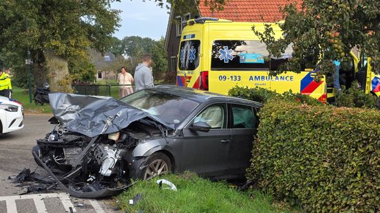 112-Nieuws: Ongeluk met scootmobiel in Baarn | Auto belandt in voortuin in Rhenen. 112-Nieuws: Ongeluk met scootmobiel in Baarn | Auto belandt in voortuin in Rhenen.