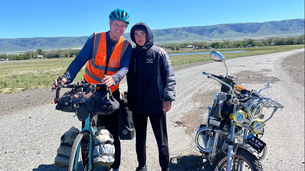 Jordi Möllering fietst van Valkenburg naar China (en verder) om de wereld een beetje mooier te maken