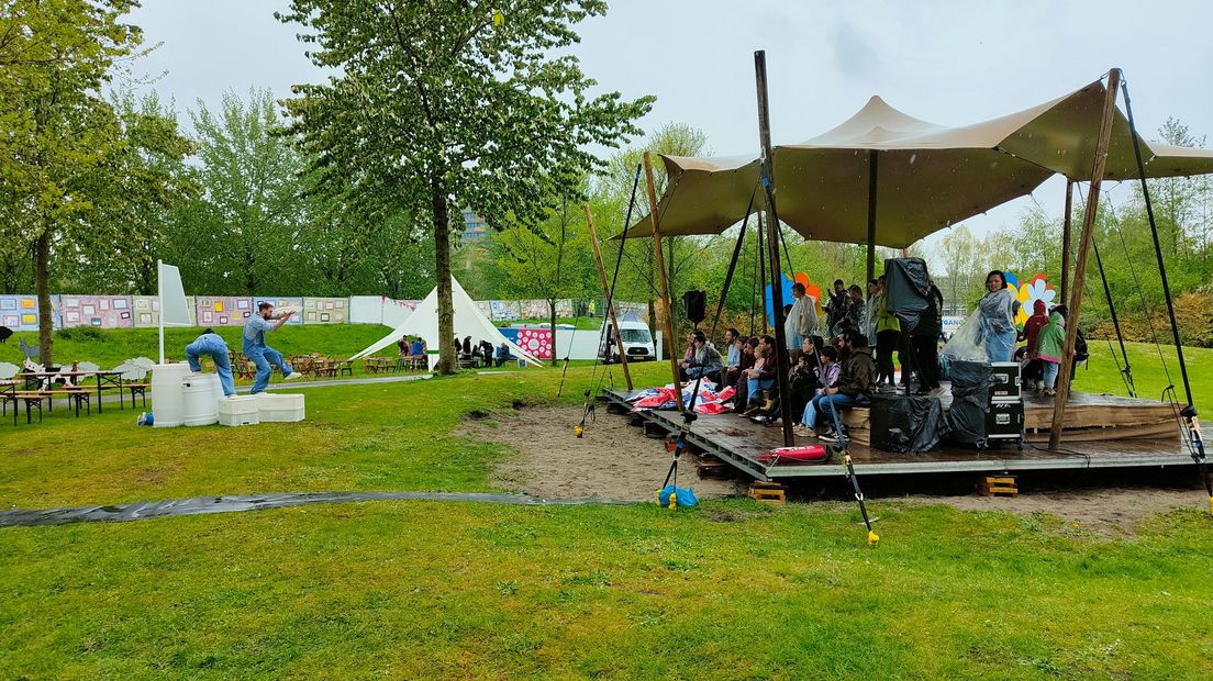 Publiek op de kinderweide
