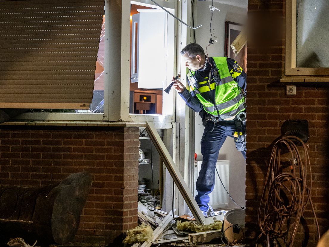 Explosie ontwricht gevel van huis in Schiedam