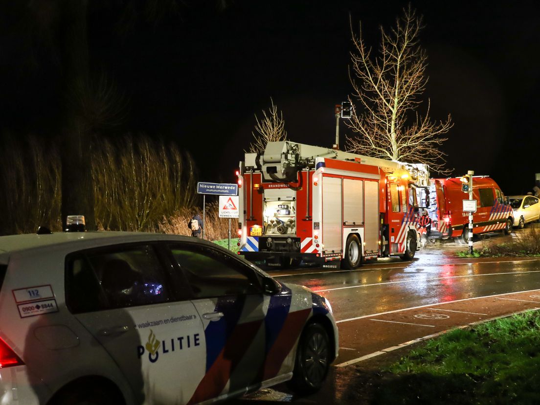Auto te water bij Kop van 't Land in Dordrecht.