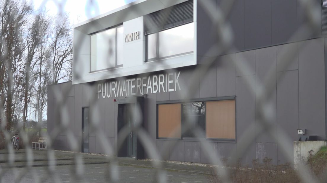 De puurwaterfabriek NieuWater BV in Emmen levert ultraschoon water voor de oliewinning van de N.A.M.