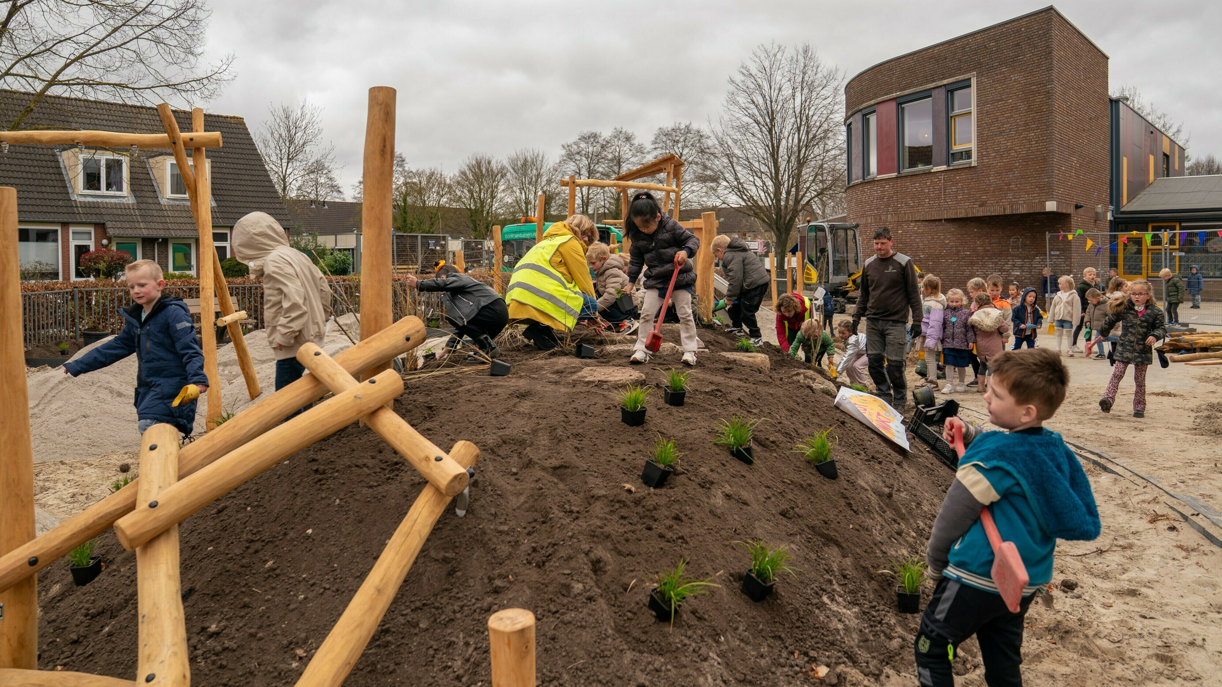 Tegels eruit, natuur erin: Ruim 250.000 euro voor nieuwe schoolpleinen