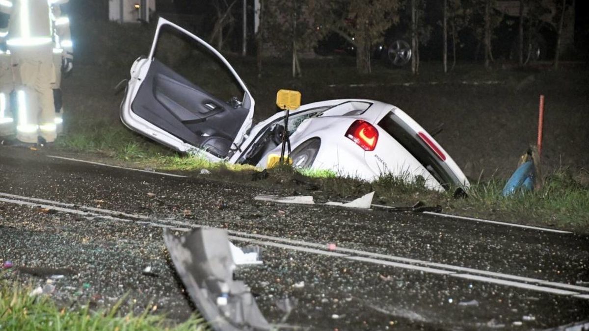 Botsing tussen personenauto en bestelbus in Ovezande: drie personen naar het ziekenhuis