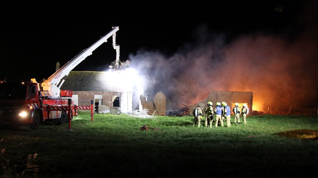 Schuur in Vogelwaarde verwoest door brand