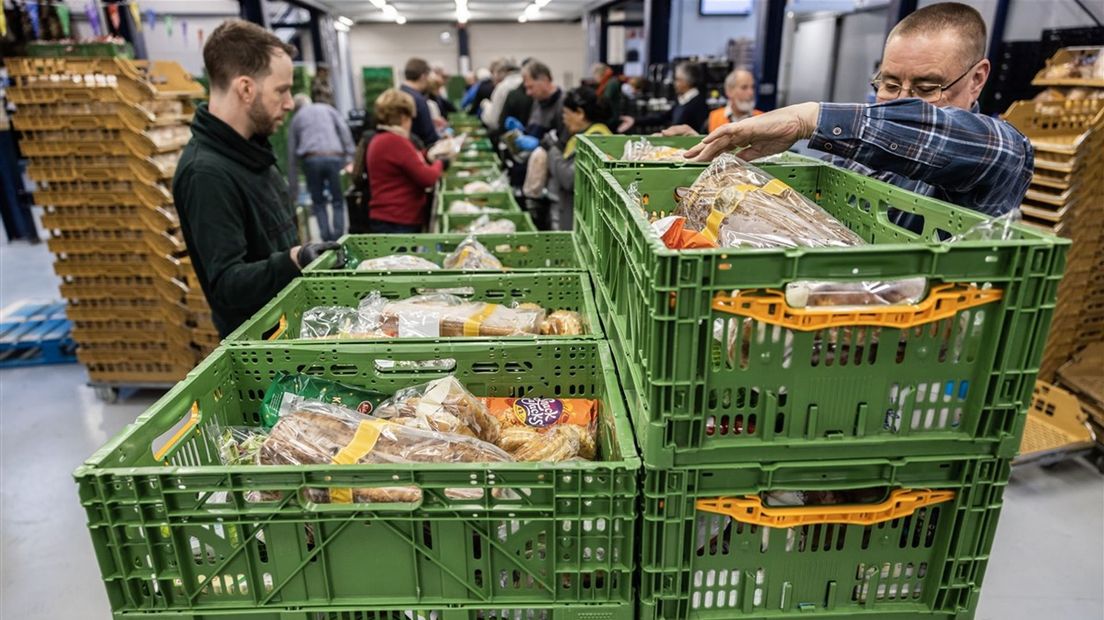 Veel organisaties, zoals voedselbanken, kampen met tekort aan vrijwilligers