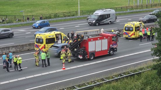 Meerdere gewonden bij ongeval A12 • fietser gewond bij aanrijding. Meerdere gewonden bij ongeval A12 • fietser gewond bij aanrijding.