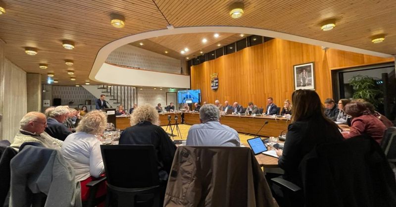Gemeenteraad Stadskanaal wil debat over samengaan lokale partijen: 'We
