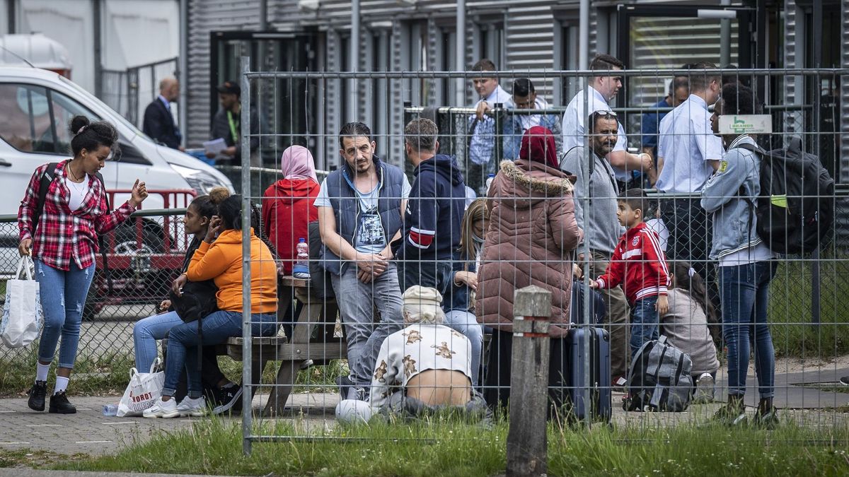 Honderd opvangplekken voor asielzoekers in sporthal Vledder