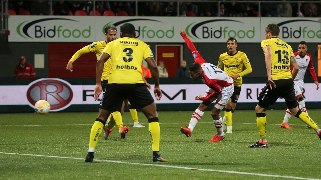 FC Emmen hoeft niet op zondagavond 20.00 uur te voetballen (Rechten: Gerrit Rijkens)