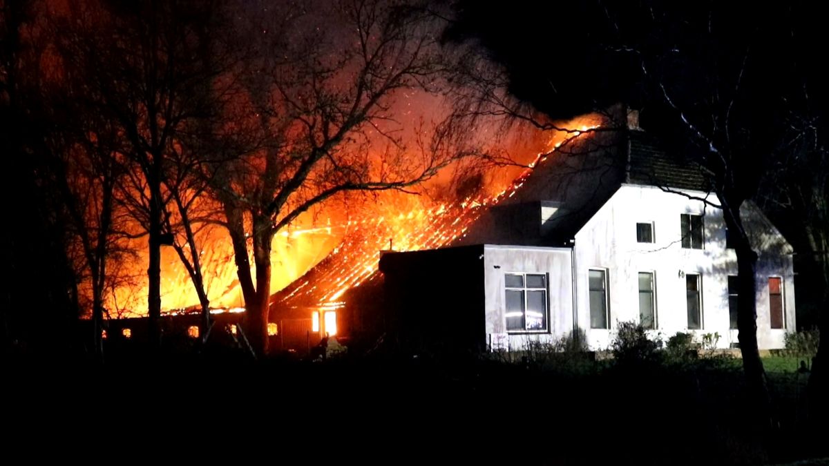 Beelden van de boerderijbrand in Nieuw Beerta (door Noordernieuws)