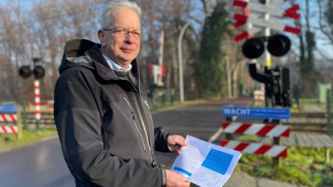 Leendert Stutvoet langs de IJssellijn.