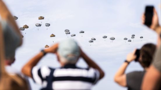 Airborne-voorprogramma geschrapt, onzekerheid over massale landing parachutisten Home