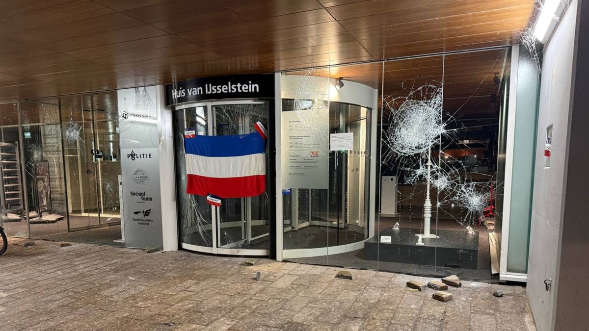 Stadhuis en theater IJsselstein vernield
