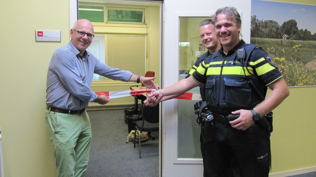 In het gemeentehuis van Beuningen is dinsdag een steunpunt van de politie geopend. Dat steunpunt vormt de uitvalsbasis voor de politie die elders aan het werk is.