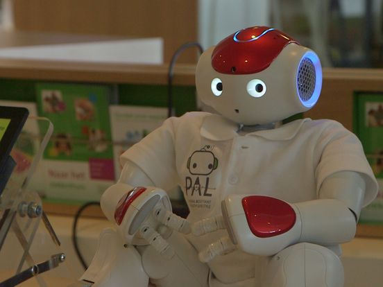 Robot Robin leert peuters Engels praten: 'Het helpt ze ontwikkelen Robot Robin leert peuters Engels praten: 'Het helpt ze ontwikkelen