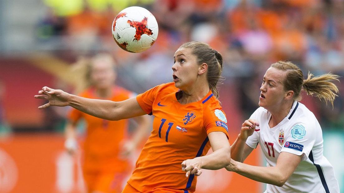 Lieke Martens in actie tijdens het EK-duel met Noorwegen.