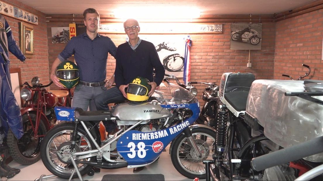 Theo en zoon Axel rijden zaterdag de Classic Demonstratie Race op de Luttenbergring