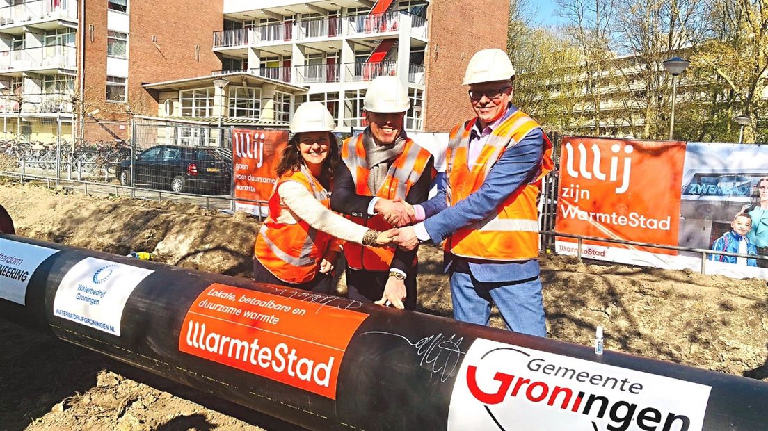 Het startsein voor de aanleg van 1,8 kilometer aan leidingen in Stad wordt gegeven.