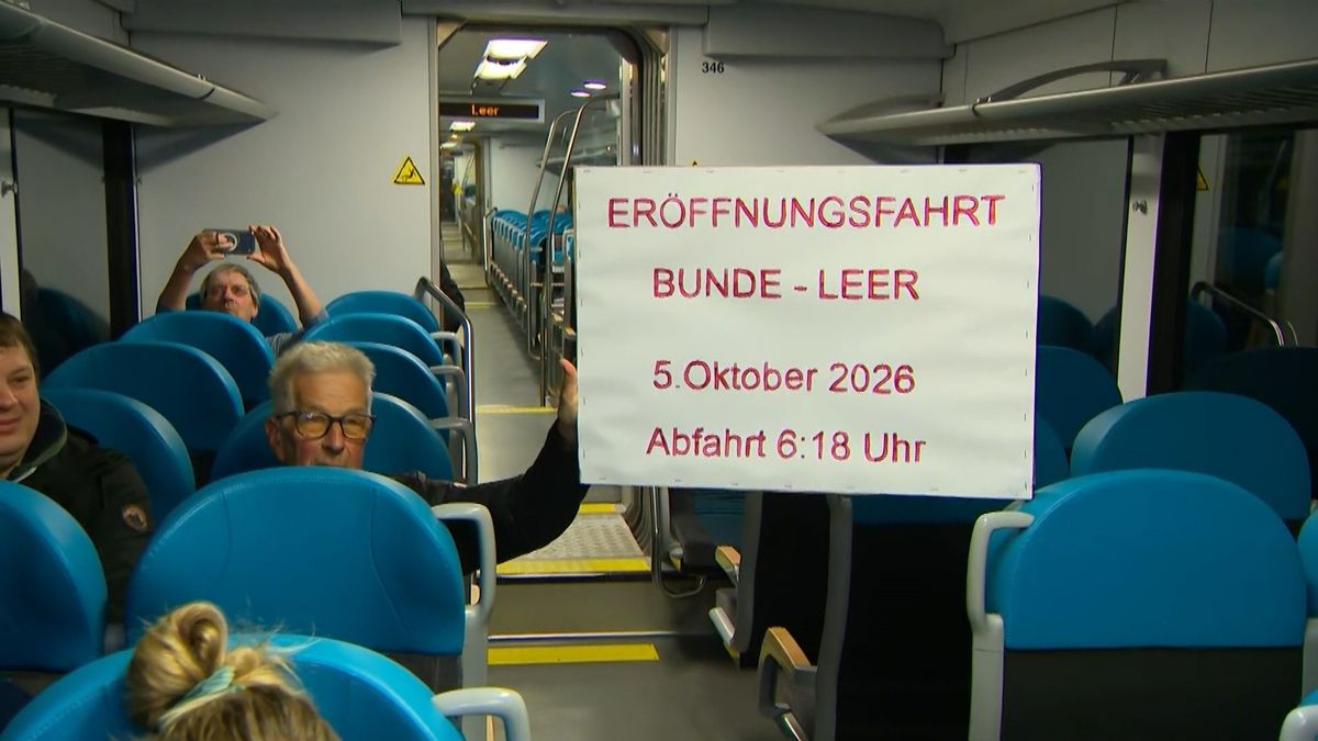 In de Eröffnungsfahrt: De eerste trein van Groningen naar Leer