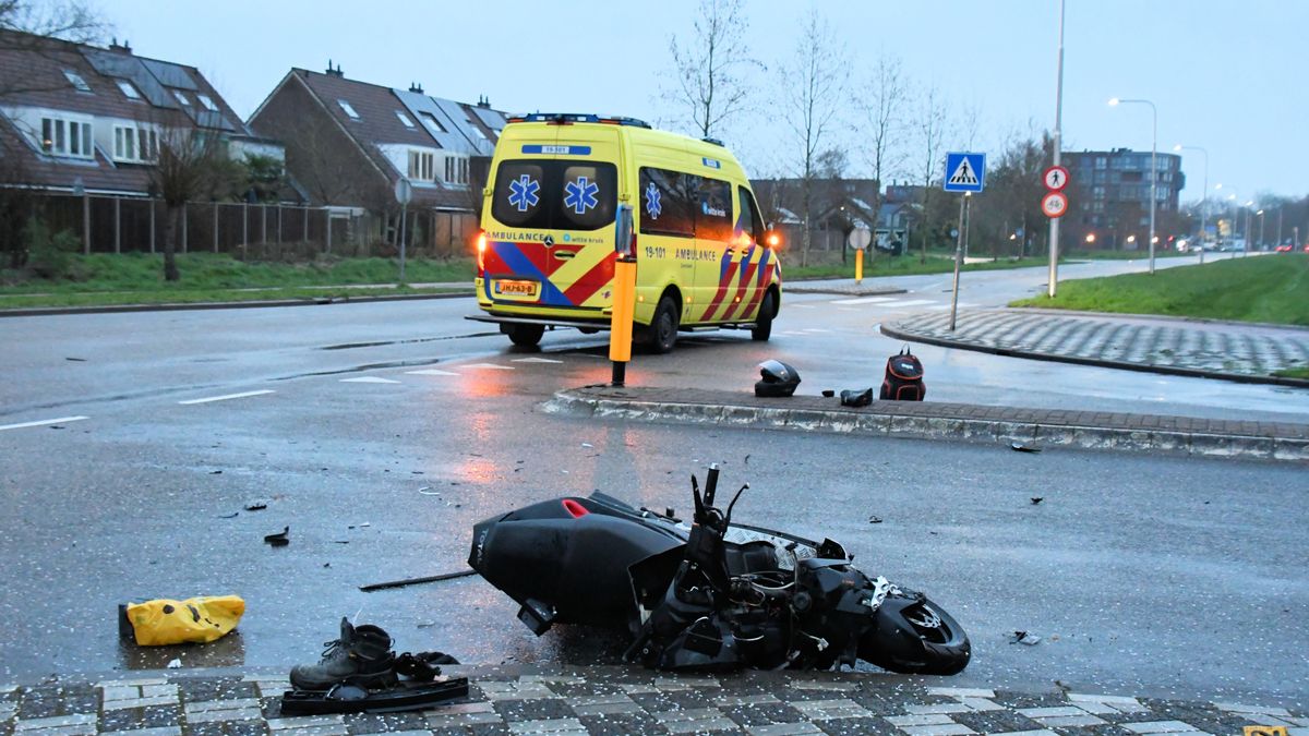 Scooterrijder naar ziekenhuis na botsing met auto