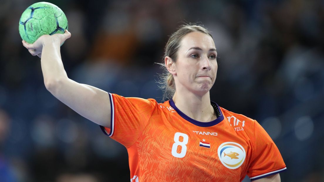 Lois Abbingh in het shirt van Oranje