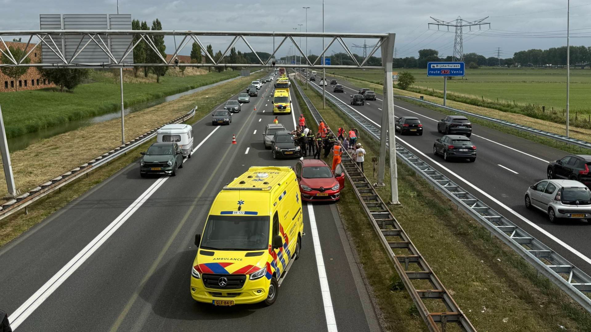 Gewond na val van hoogte • ongeluk met drie autos.