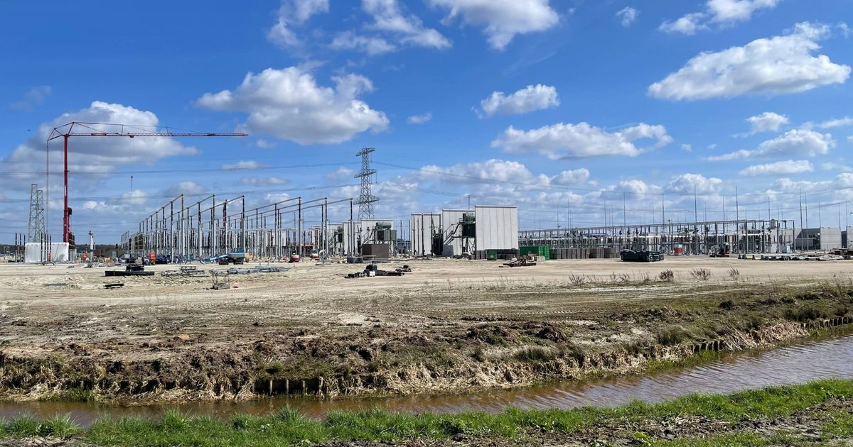 Nieuw hoogspanningsstation Ter Apelkanaal moet overvol stroomnet ontlasten: ‘Een van de grootste van Nederland’